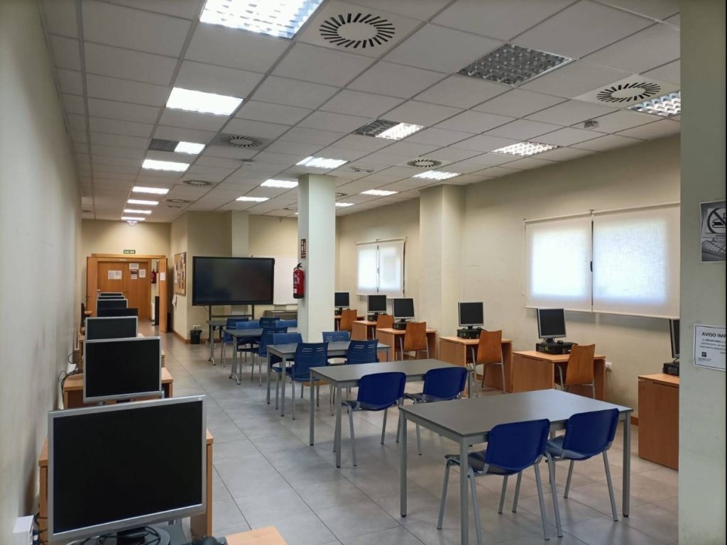 Centro Juvenil Y Telecentro La Corredoria del Ayuntamiento de Oviedo